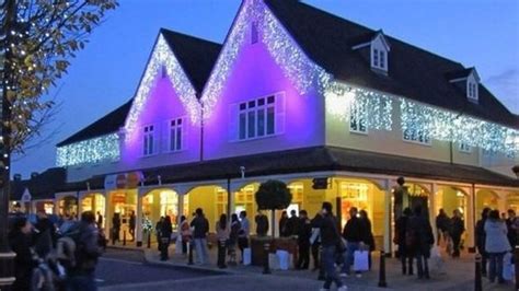 bicester village closing time.